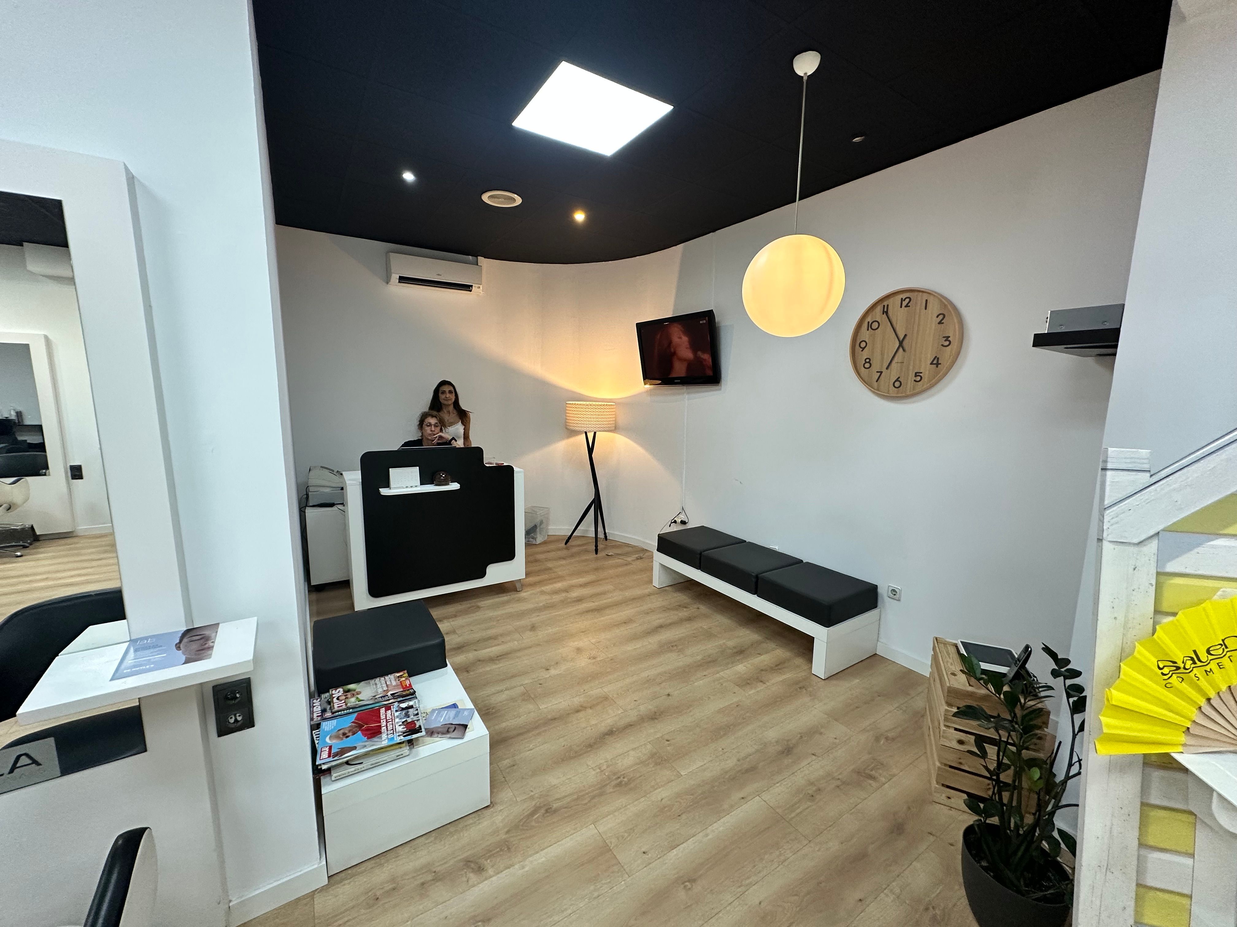 Interior del saló d'AMADO Perruquers a Sabadell 3