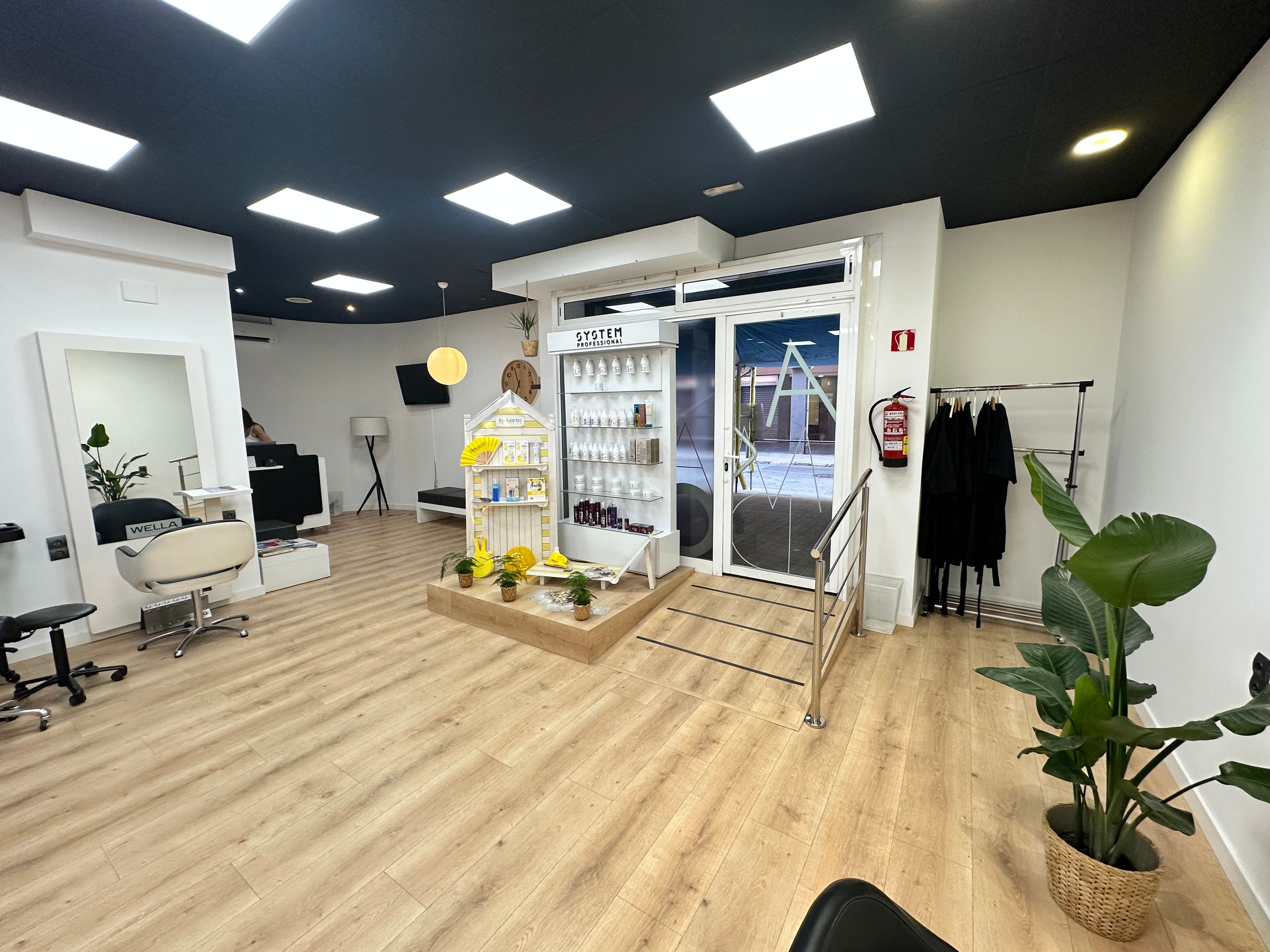 Interior del saló d'AMADO Perruquers a Sabadell 6